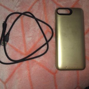 Chargeable phone case with charger